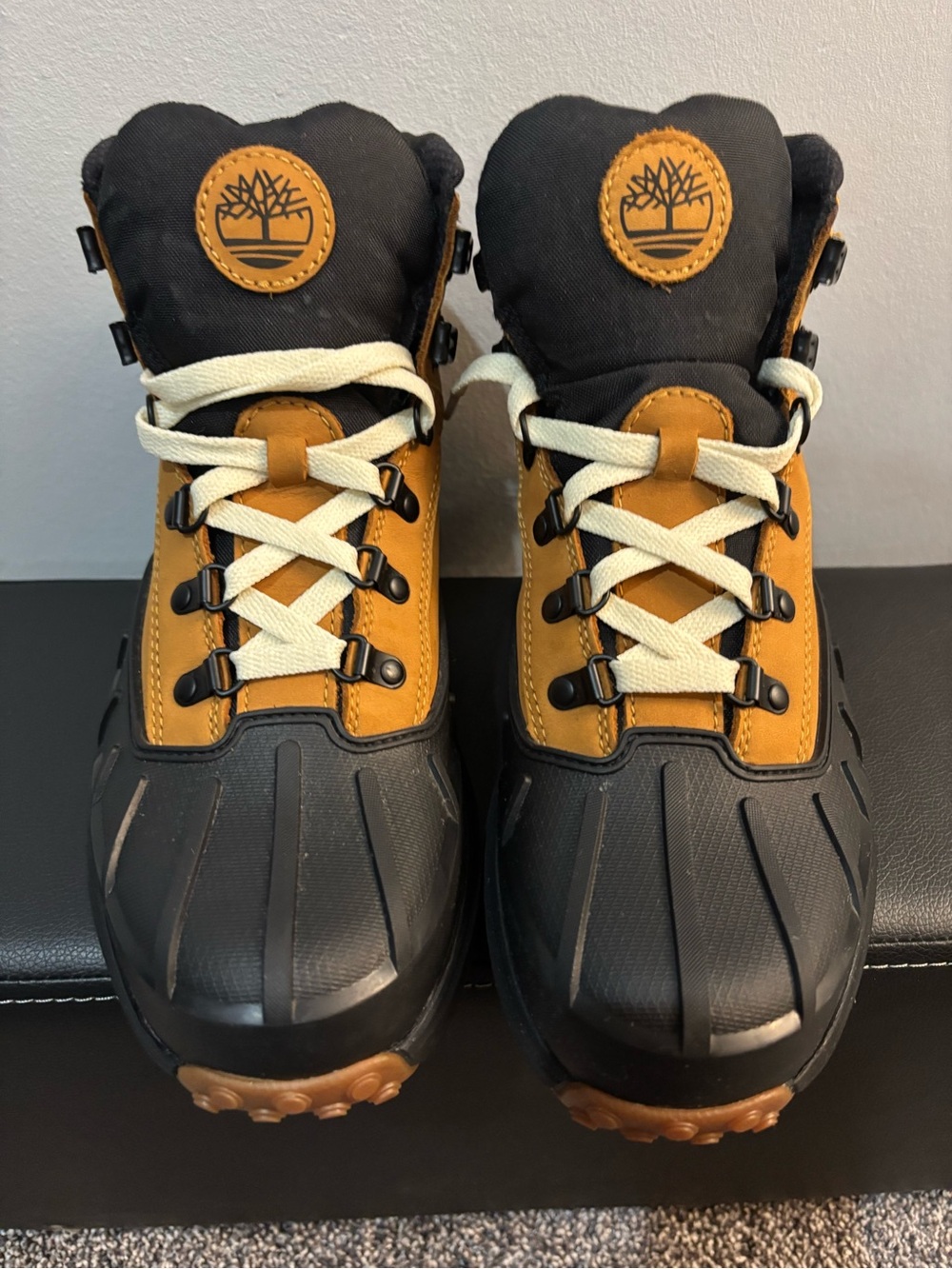 Timberland Black and Wheat Lace-Up Waterproof Boots nwot never worn very rare